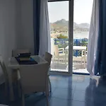 Bouganville Stegna 아파트 *